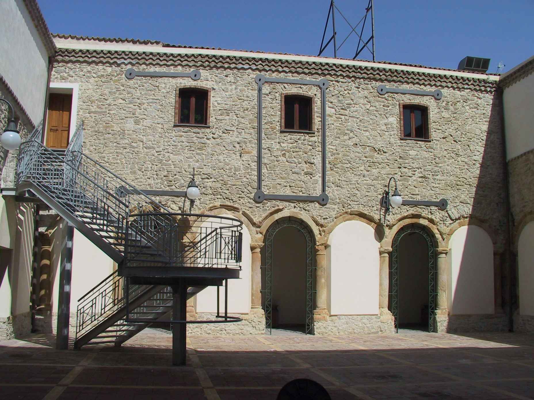Regalbuto (En)- Cine Teatro